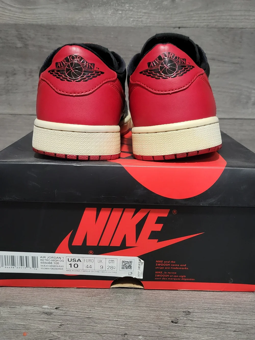 2015 Air Jordan 1 Retro Low Bred Mens Size 10 OG 705329-001 Breds Black Red